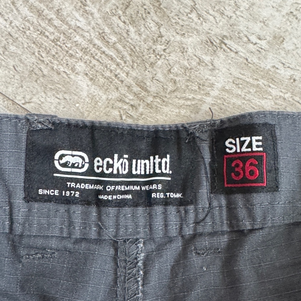 Ecko Unlimited Dark Gray Cargo Shorts with Belt - Picture 2 of 3